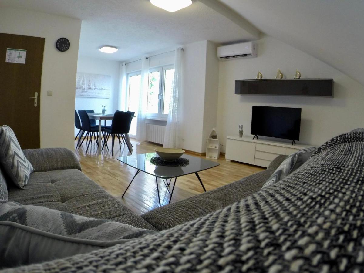 Holiday Apartment Lavanda Jesenice  Dış mekan fotoğraf