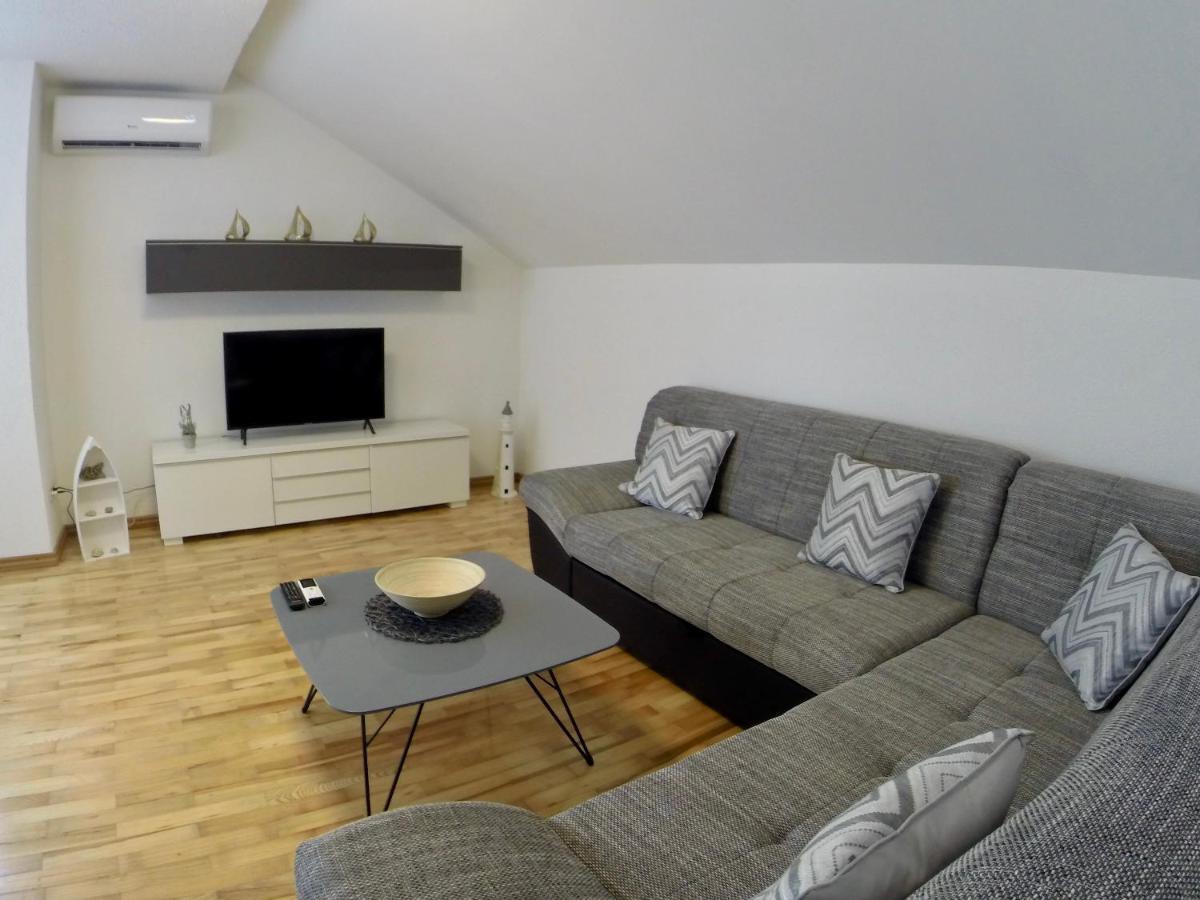 Holiday Apartment Lavanda Jesenice  Dış mekan fotoğraf